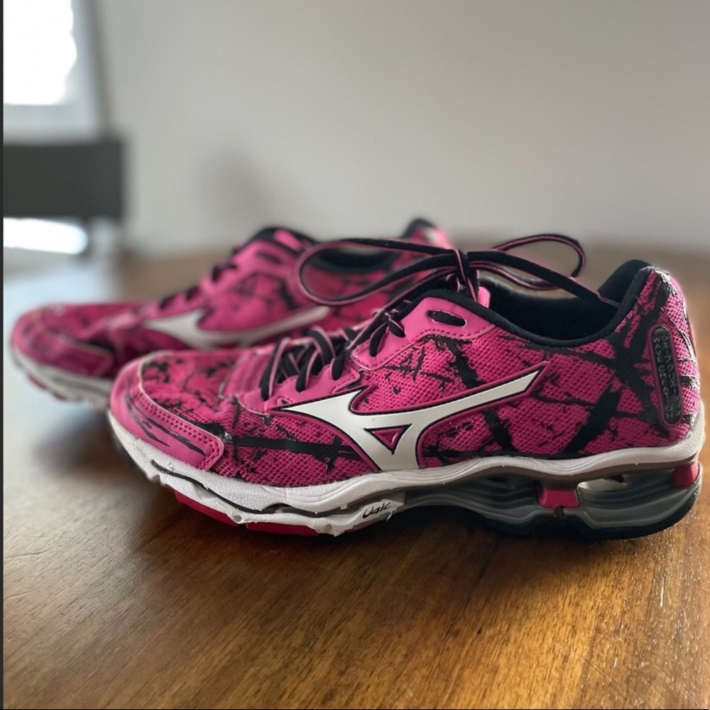 Mizuno hot Pink with Black Athletic Running Shoes size 8